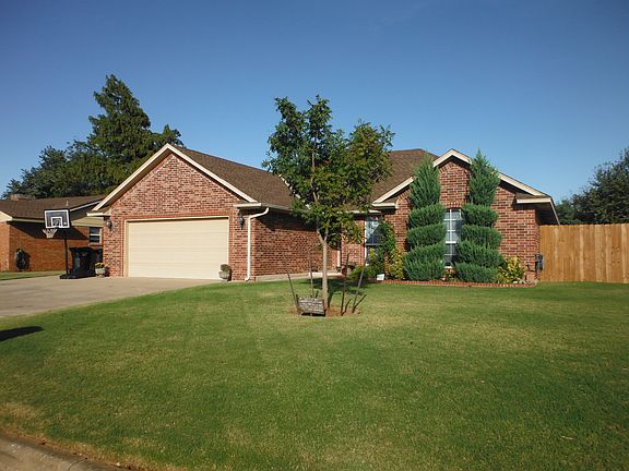 3rd image of 2408 Bellaire Dr