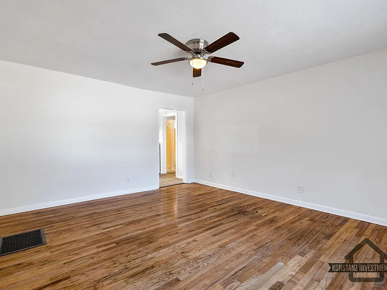 Living Room (from entryway)