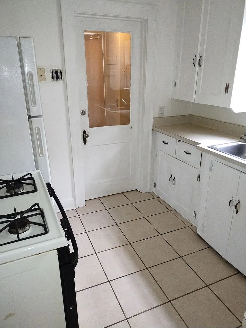 823 Central Ave — Photo 4