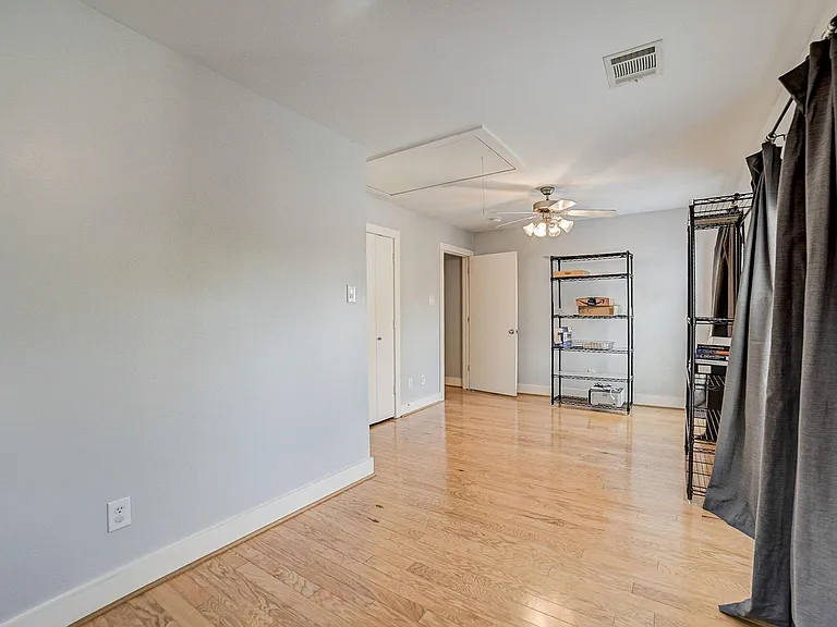 5838 Larkin St — Photo 32