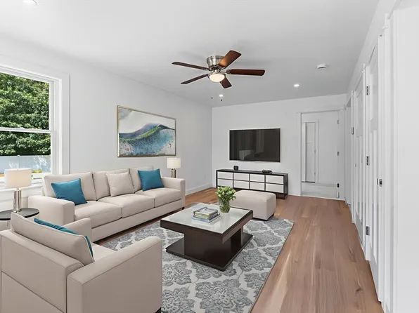 8 Albatross Ave, East Wareham, MA 02538