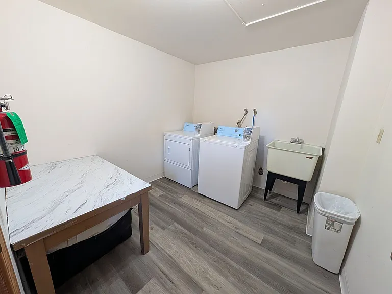 1023 & 1025 E Coeur D Alene Ave — Photo 14