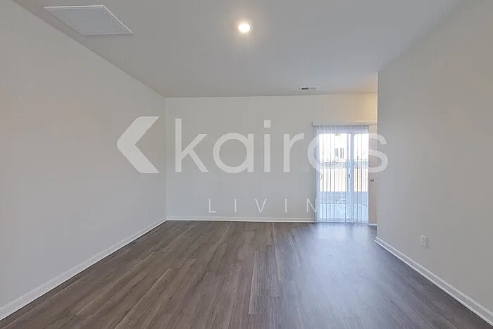 2083 Banyan Cir — Photo 4