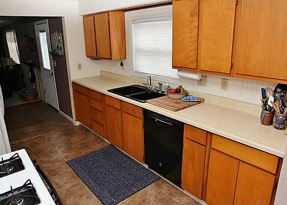 4th image of 833 Pine St