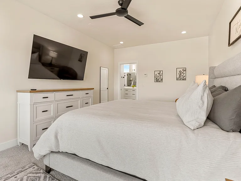 840 Twin Lakes Dr #401 — Photo 18