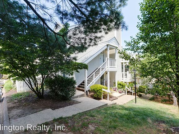 2nd image of 2921F S Woodley St #1