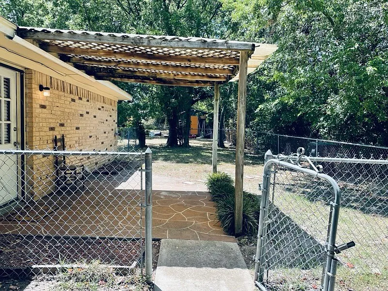 2 bed, 1060 sqft, $1,100 — Photo 2