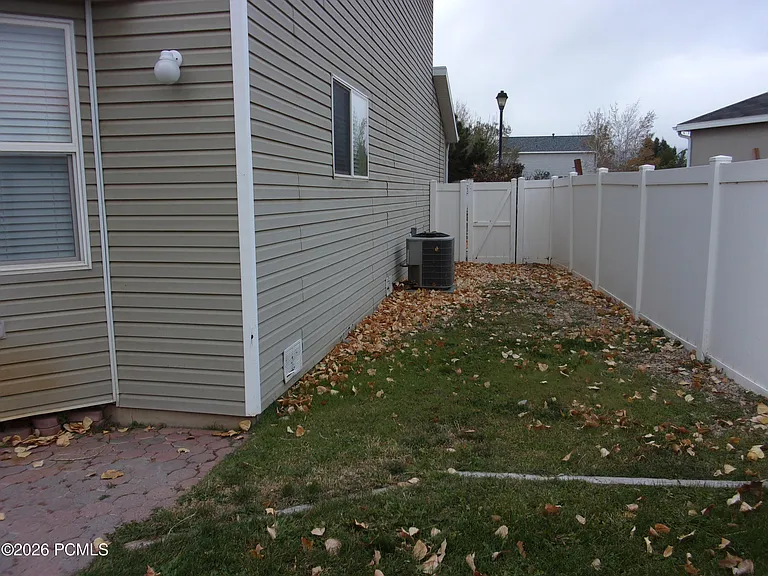 88 E Rainbow Way — Photo 41