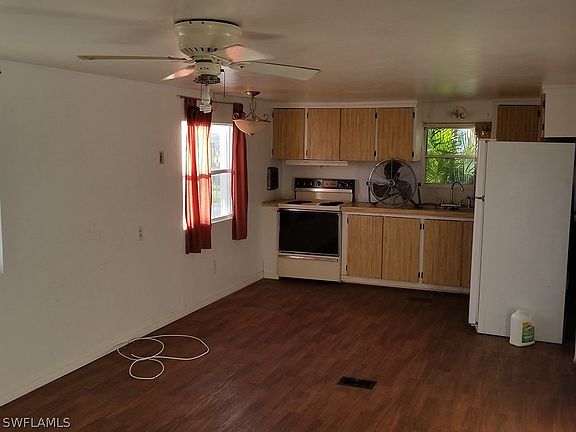 4th image of 4 Emily Ln