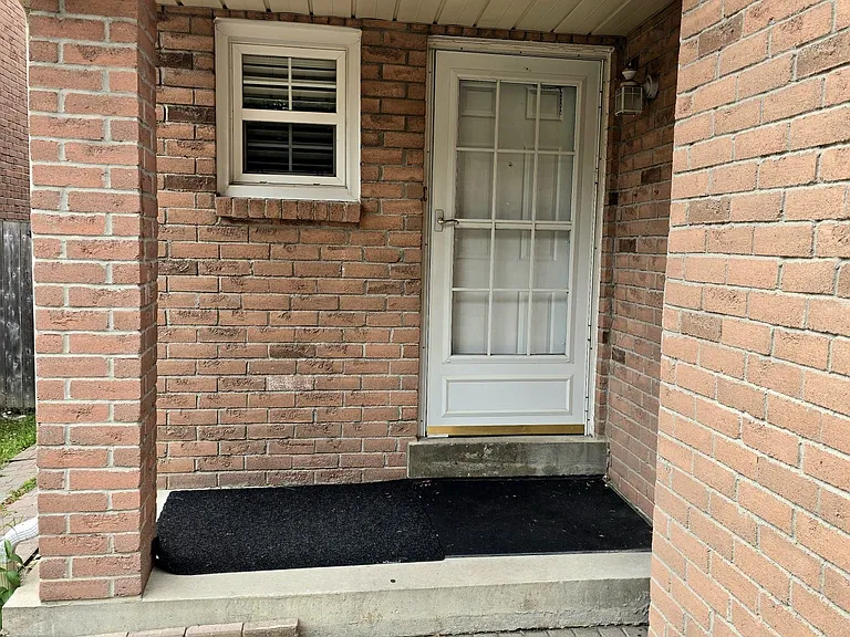 1592 Marshcourt Dr #MAIN — Photo 2