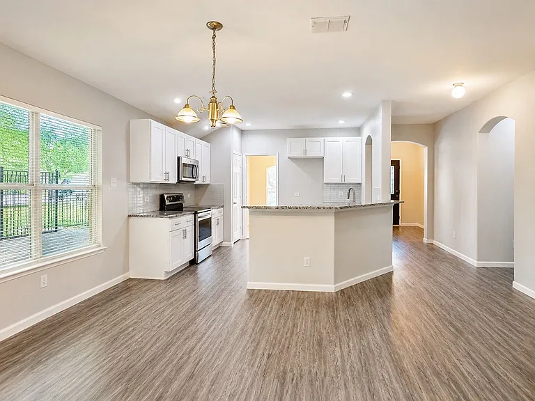 1745 Duck Cove Dr — Photo 3