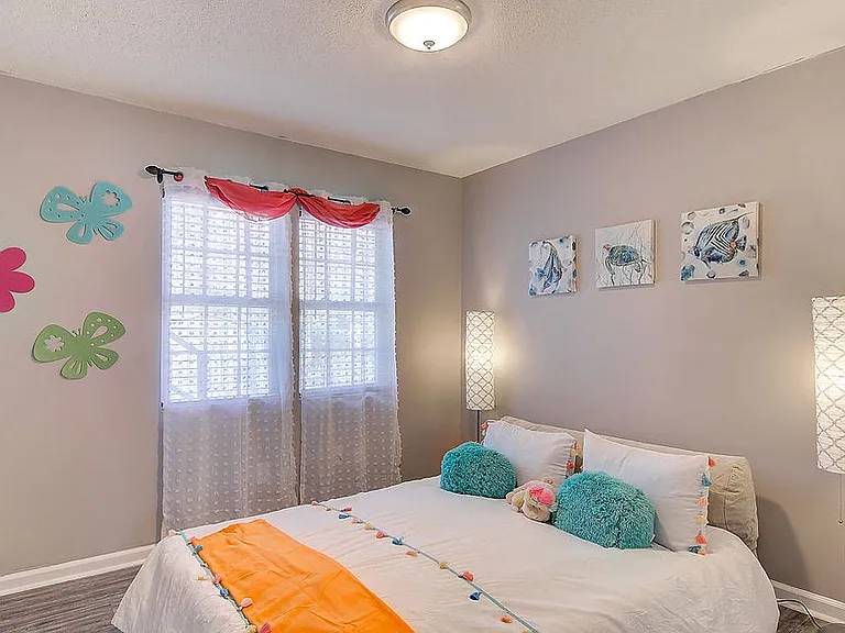 Cambridge Apartments — Photo 4