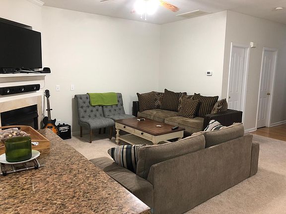 Living room. Fresh paint! New Carpet!