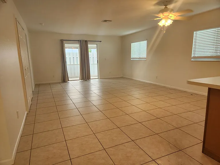 1623 SW Santa Barbara Pl — Photo 7