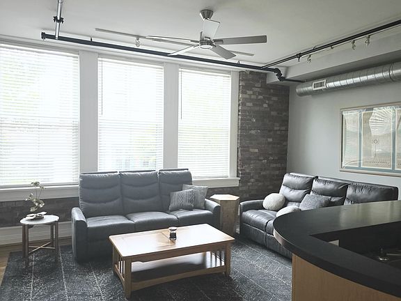 Big windows,. Tall Ceilings. Open Floor Plan. Exposed brick walls! Just move in and ENJOY!