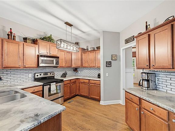 4th image of 3560 Ridge Dr