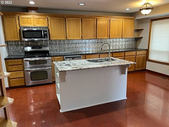 3rd image of 1846 NE Estate Dr
