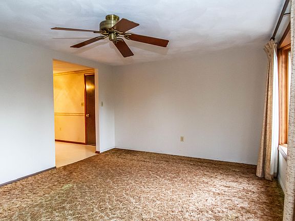5th image of 1225 Greenmoore Dr