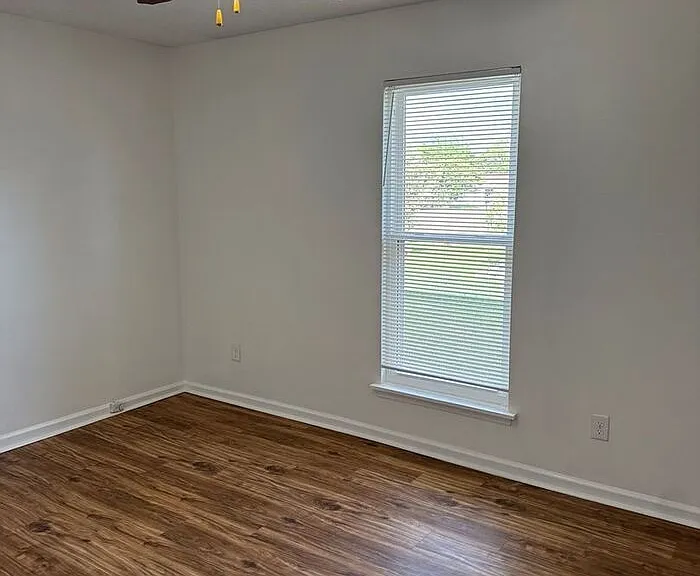 1301 Linwood Dr — Photo 9