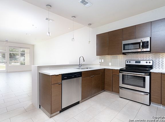 2nd image of 17902 La Cantera Pkwy Ste 207