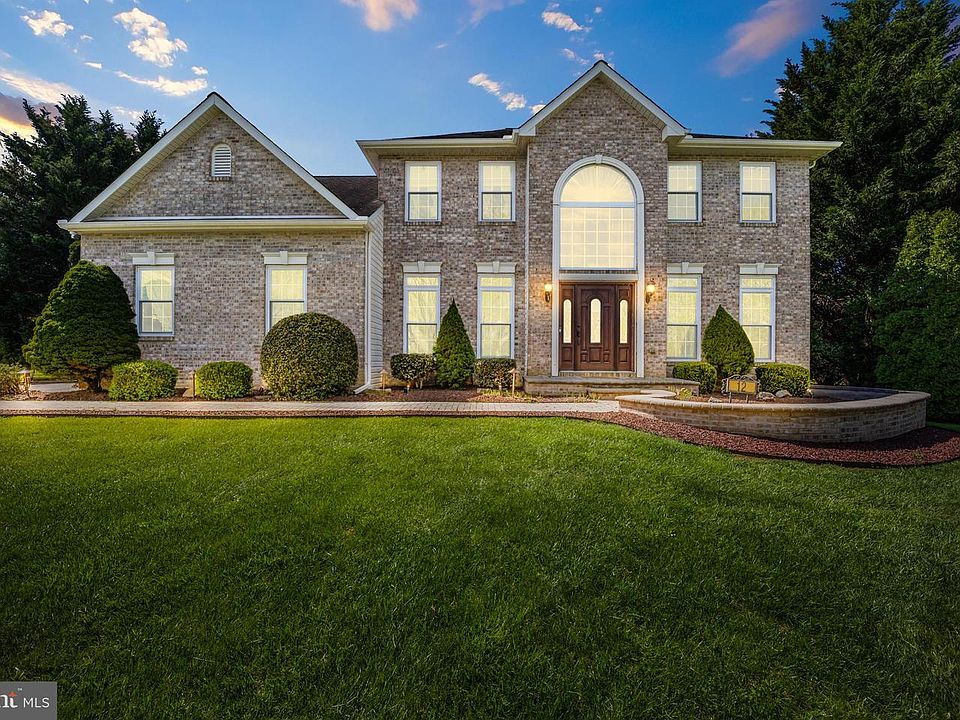 1st image of 12 Canary Ct