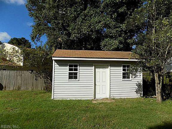 3rd image of 668 Forest Glen Ct