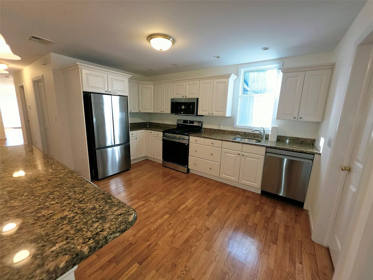 2 bed, $2,950 — Photo 4