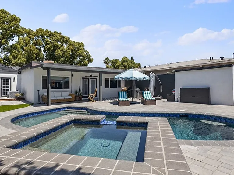 334 W Valencia Ave — Photo 33