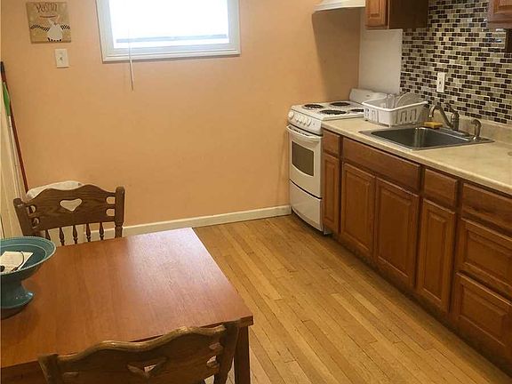 5th image of 255 Mineola Blvd #1R