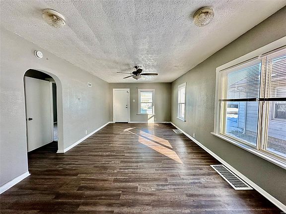 3rd image of 837 Pine St