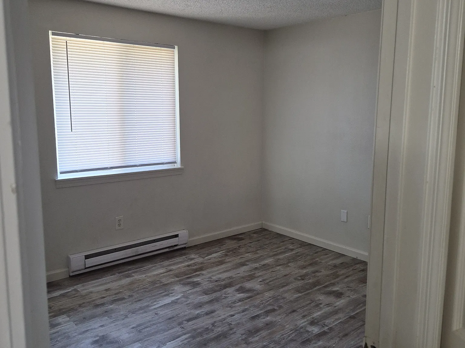 3 bed, 1032 sqft, $2,000 — Photo 4