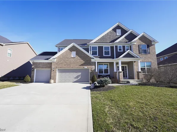 93 Harvester Dr, Akron, OH 44321