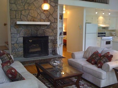 5th image of 1540 Robinson Ln