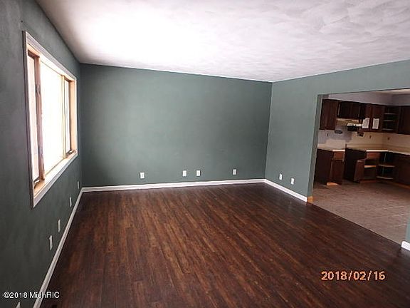 3rd image of 633 S Avenue D