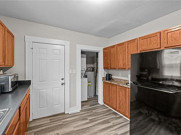 3rd image of 1045 W 37th St