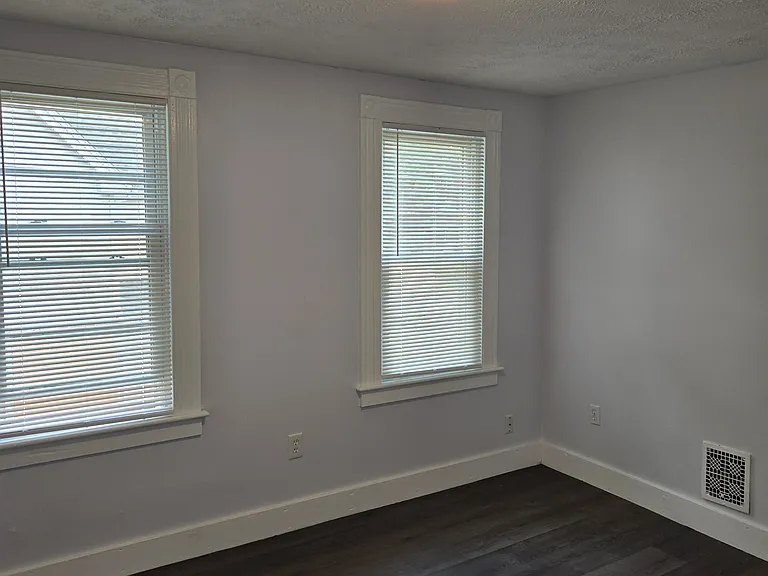 1740 Farmington Ave #2E — Photo 8