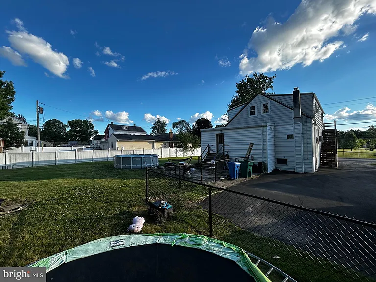 513 Cedar Ave — Photo 15