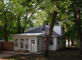 19255 Azure Rd, Deephaven, MN 55391