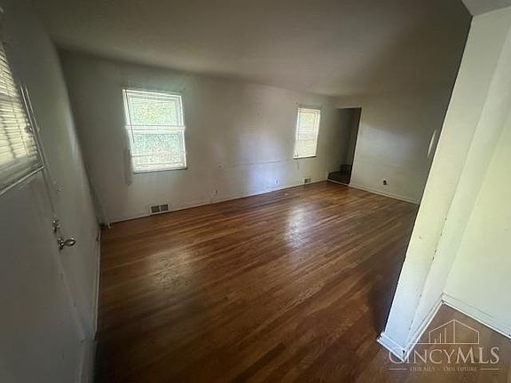 3rd image of 2249 Bremont Ave