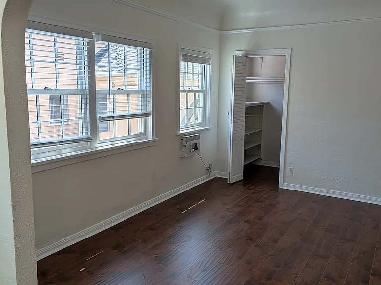 1054 1/2 S Carmona Ave #1 — Photo 3
