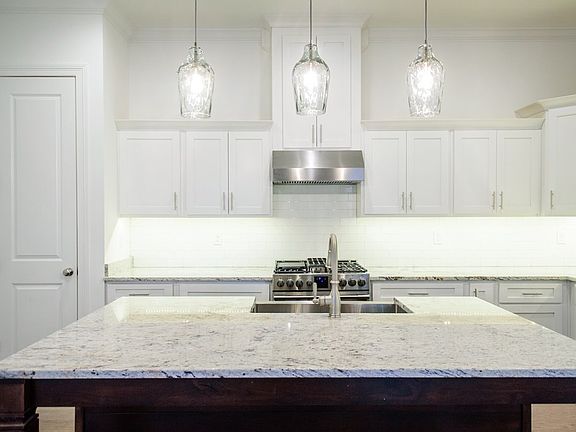 5th image of 142 Glen Alden Cir