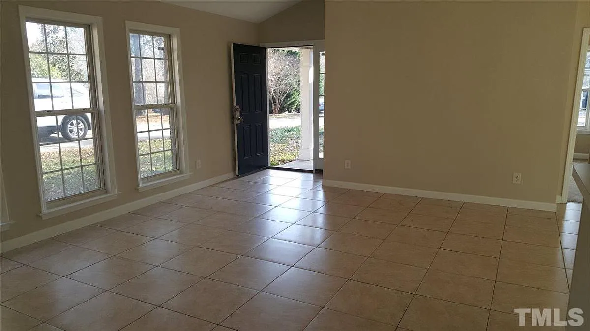 3 bed, 3.0 bath, $1,500 — Photo 2