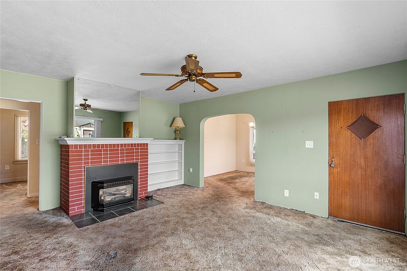 4th image of 2315 Pacific Avenue