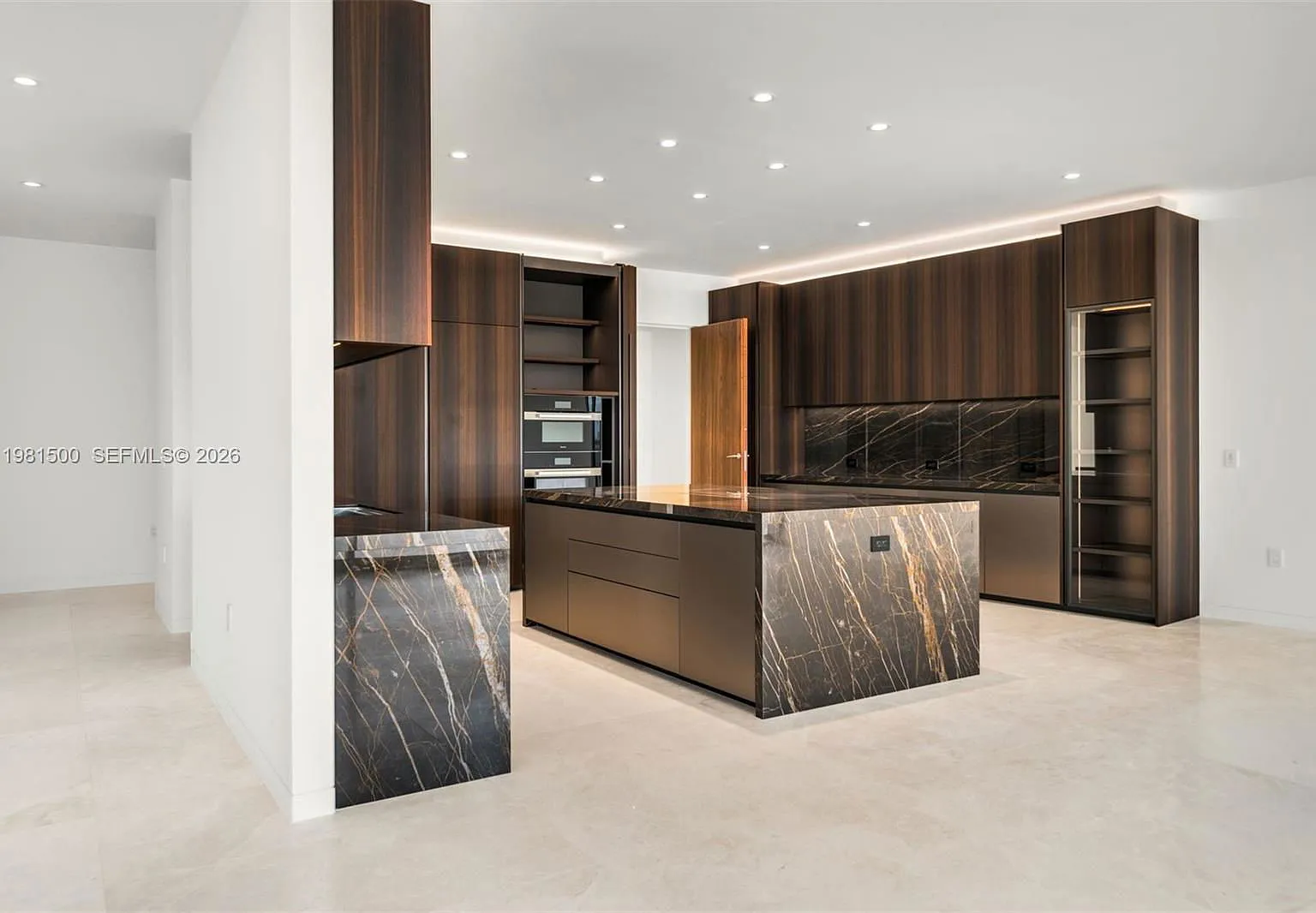4 bed, 4.5 bath, 4842 sqft, $48,000 — Photo 4