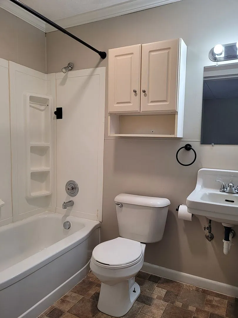 232 E King St — Photo 4