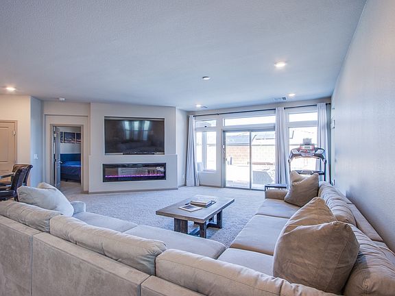 4th image of 380 Coastal Fog Ave