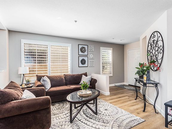 3rd image of 1596 Laurel Cir