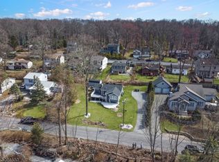 69 Lake Shore Rd W, Stockholm, NJ 07460