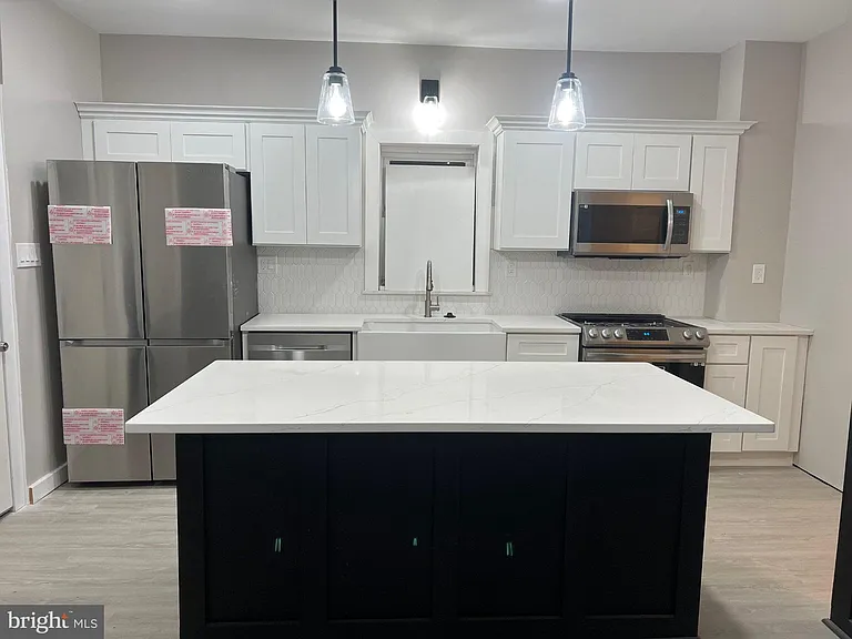 6400 Oxford Ave — Photo 2