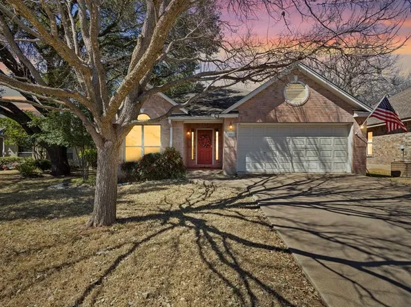 215 Peach Tree Ln, Fredericksburg, TX 78624